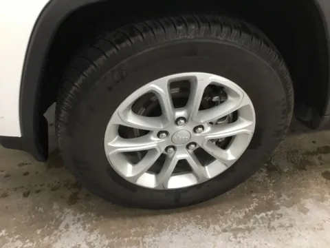 More photos of 2021 Jeep Grand Cherokee Laredo X at Gregg Young Abrams Chrysler Dodge Jeep Ram, WI