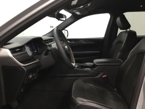 More photos of 2023 Jeep Grand Cherokee L Altitude at Gregg Young Abrams Chrysler Dodge Jeep Ram, WI