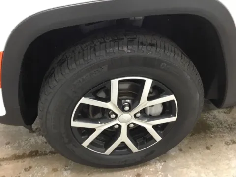 More photos of 2024 Jeep Grand Cherokee Limited at Gregg Young Abrams Chrysler Dodge Jeep Ram, WI
