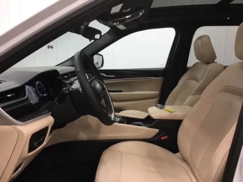 More photos of 2024 Jeep Grand Cherokee Limited at Gregg Young Abrams Chrysler Dodge Jeep Ram, WI