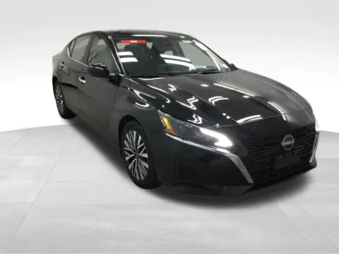 More photos of 2024 Nissan Altima 2.5 SV at Gregg Young Abrams Chrysler Dodge Jeep Ram, WI