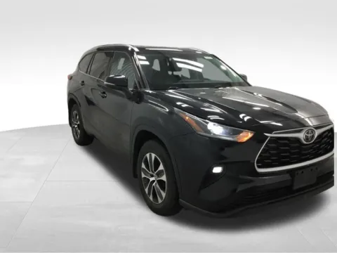 More photos of 2021 Toyota Highlander XLE at Gregg Young Abrams Chrysler Dodge Jeep Ram, WI