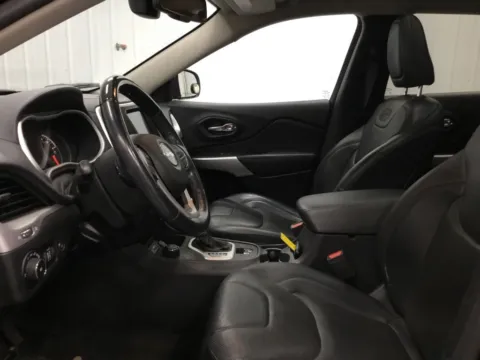 More photos of 2018 Jeep Cherokee Overland at Gregg Young Abrams Chrysler Dodge Jeep Ram, WI