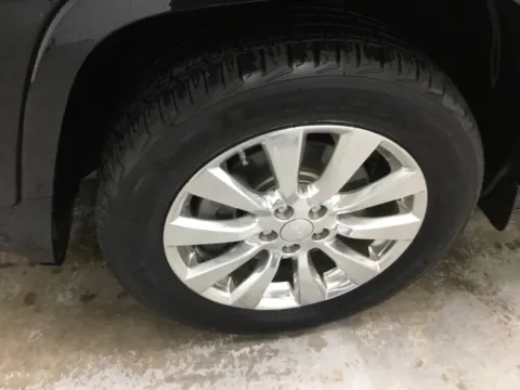 More photos of 2018 Jeep Cherokee Overland at Gregg Young Abrams Chrysler Dodge Jeep Ram, WI