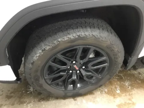 More photos of 2022 GMC Sierra 1500 Elevation at Gregg Young Abrams Chrysler Dodge Jeep Ram, WI