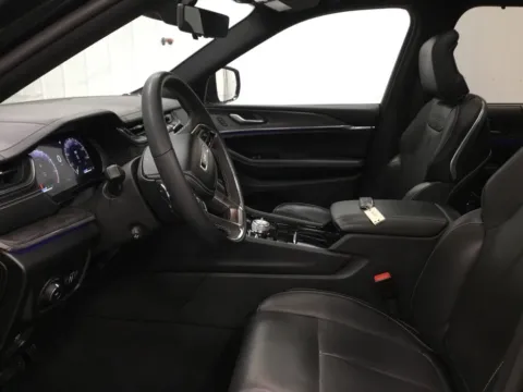 More photos of 2024 Jeep Grand Cherokee Overland at Gregg Young Abrams Chrysler Dodge Jeep Ram, WI