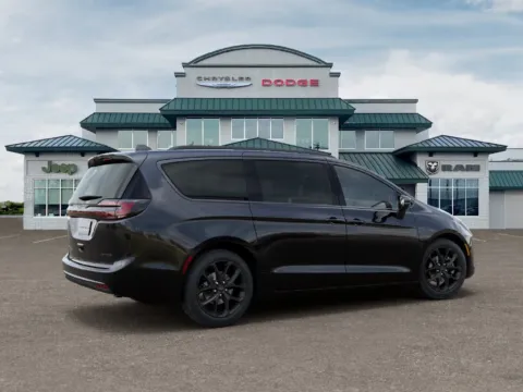 More photos of 2027 Chrysler Pacifica Limited at Gregg Young Abrams Chrysler Dodge Jeep Ram, WI