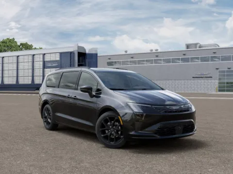 More photos of 2027 Chrysler Pacifica Limited at Gregg Young Abrams Chrysler Dodge Jeep Ram, WI