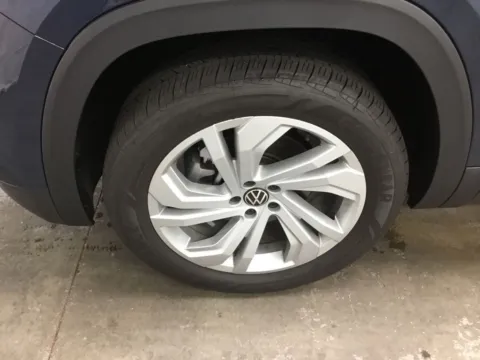 More photos of 2023 Volkswagen Atlas 3.6L V6 SE w/Technology at Gregg Young Abrams Chrysler Dodge Jeep Ram, WI