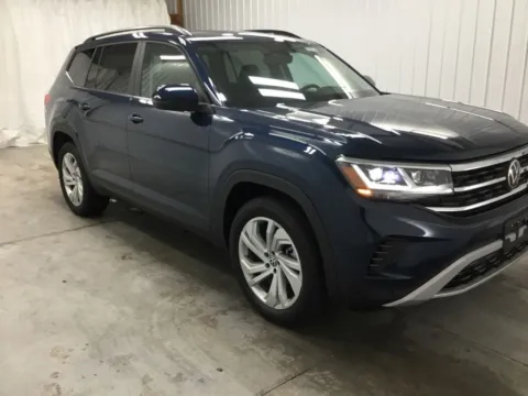 Another view of 2023 Volkswagen Atlas 3.6L V6 SE w/Technology for sale in Abrams, WI at Gregg Young Abrams Chrysler Dodge Jeep Ram