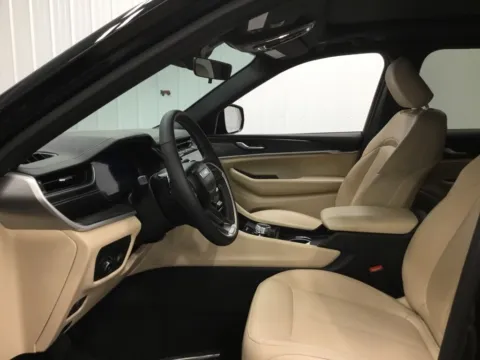 More photos of 2025 Jeep Grand Cherokee Limited at Gregg Young Abrams Chrysler Dodge Jeep Ram, WI
