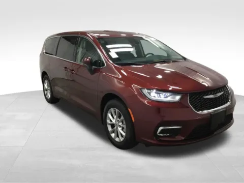 More photos of 2023 Chrysler Pacifica Touring L at Gregg Young Abrams Chrysler Dodge Jeep Ram, WI