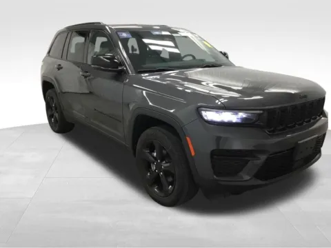 More photos of 2023 Jeep Grand Cherokee Altitude X at Gregg Young Abrams Chrysler Dodge Jeep Ram, WI