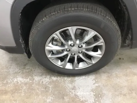 More photos of 2019 Jeep Cherokee Latitude Plus at Gregg Young Abrams Chrysler Dodge Jeep Ram, WI