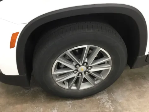 More photos of 2023 Chevrolet Traverse LT at Gregg Young Abrams Chrysler Dodge Jeep Ram, WI