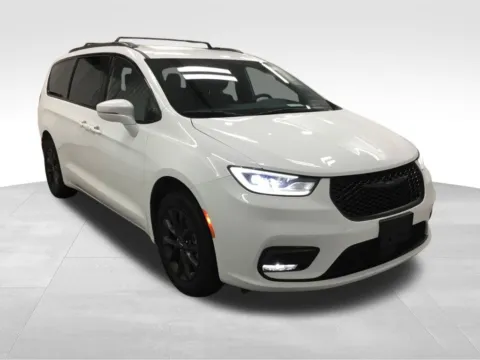Another view of 2021 Chrysler Pacifica Touring L for sale in Abrams, WI at Gregg Young Abrams Chrysler Dodge Jeep Ram