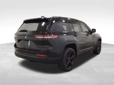 More photos of 2023 Jeep Grand Cherokee Limited at Gregg Young Abrams Chrysler Dodge Jeep Ram, WI
