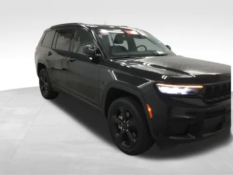 More photos of 2023 Jeep Grand Cherokee L Altitude at Gregg Young Abrams Chrysler Dodge Jeep Ram, WI