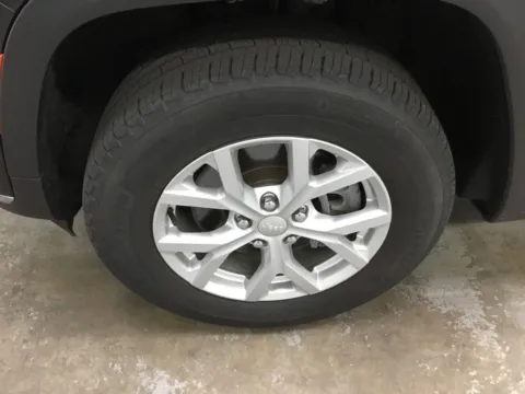 More photos of 2023 Jeep Grand Cherokee L Limited at Gregg Young Abrams Chrysler Dodge Jeep Ram, WI
