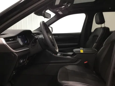More photos of 2023 Jeep Grand Cherokee L Altitude at Gregg Young Abrams Chrysler Dodge Jeep Ram, WI