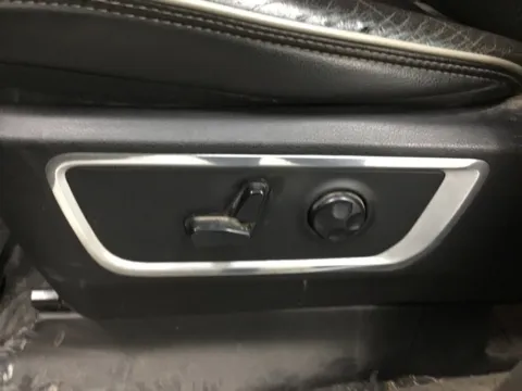 More photos of 2019 Ram 1500 Laramie at Gregg Young Abrams Chrysler Dodge Jeep Ram, WI