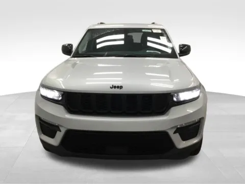 Another view of 2024 Jeep Grand Cherokee Limited for sale in Abrams, WI at Gregg Young Abrams Chrysler Dodge Jeep Ram