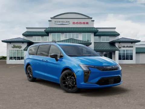 More photos of 2027 Chrysler Pacifica Limited at Gregg Young Abrams Chrysler Dodge Jeep Ram, WI