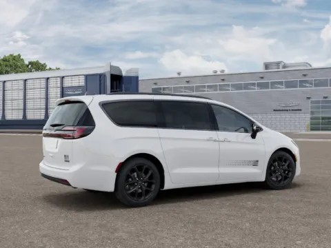 More photos of 2027 Chrysler Pacifica Select at Gregg Young Abrams Chrysler Dodge Jeep Ram, WI