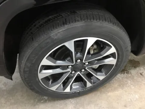 More photos of 2023 Jeep Grand Cherokee Overland at Gregg Young Abrams Chrysler Dodge Jeep Ram, WI