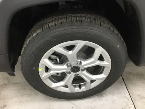 More photos of 2025 Jeep Compass Latitude at Gregg Young Abrams Chrysler Dodge Jeep Ram, WI