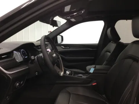 More photos of 2025 Jeep Grand Cherokee Limited at Gregg Young Abrams Chrysler Dodge Jeep Ram, WI