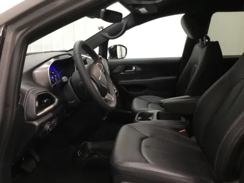 More photos of 2025 Chrysler Pacifica Select at Gregg Young Abrams Chrysler Dodge Jeep Ram, WI