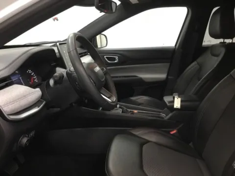 More photos of 2024 Jeep Compass Latitude at Gregg Young Abrams Chrysler Dodge Jeep Ram, WI