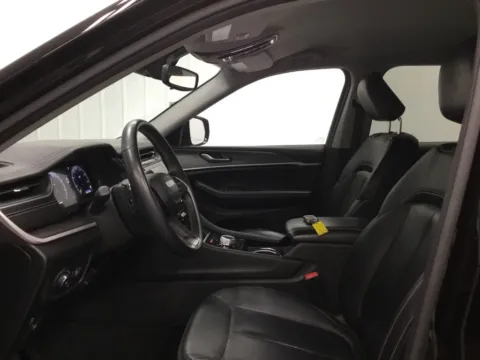 More photos of 2022 Jeep Grand Cherokee L Limited at Gregg Young Abrams Chrysler Dodge Jeep Ram, WI