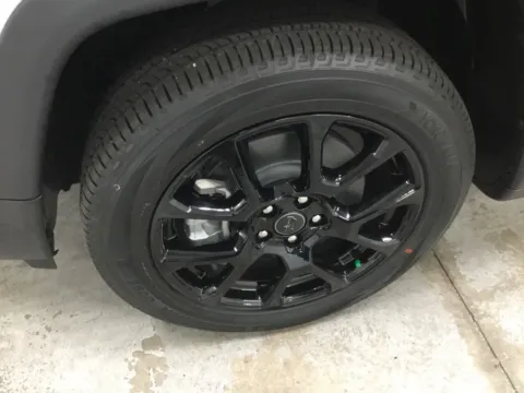 More photos of 2026 Jeep Compass Latitude at Gregg Young Abrams Chrysler Dodge Jeep Ram, WI