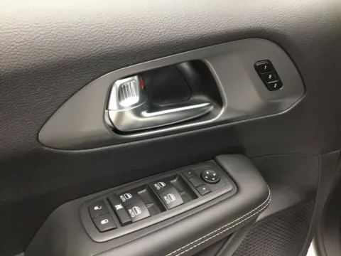 More photos of 2026 Chrysler Pacifica Select at Gregg Young Abrams Chrysler Dodge Jeep Ram, WI