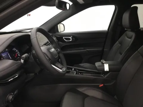 More photos of 2026 Jeep Compass Latitude at Gregg Young Abrams Chrysler Dodge Jeep Ram, WI