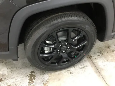 More photos of 2026 Jeep Compass Latitude at Gregg Young Abrams Chrysler Dodge Jeep Ram, WI