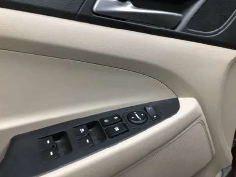 More photos of 2017 Hyundai Tucson SE at Gregg Young Abrams Chrysler Dodge Jeep Ram, WI