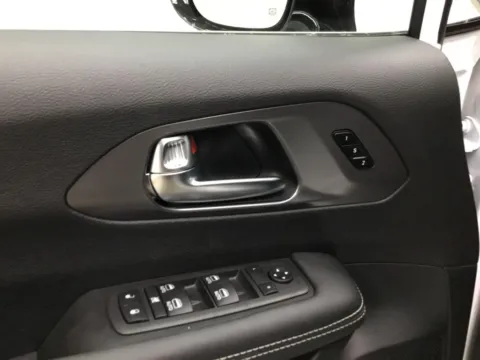 More photos of 2026 Chrysler Pacifica Select at Gregg Young Abrams Chrysler Dodge Jeep Ram, WI