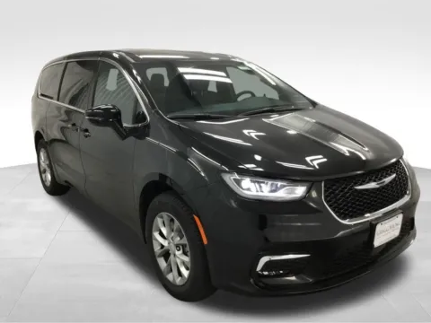 More photos of 2026 Chrysler Pacifica Select at Gregg Young Abrams Chrysler Dodge Jeep Ram, WI