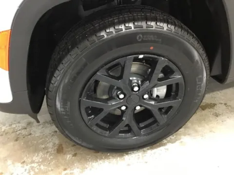 More photos of 2025 Jeep Grand Cherokee Altitude X at Gregg Young Abrams Chrysler Dodge Jeep Ram, WI