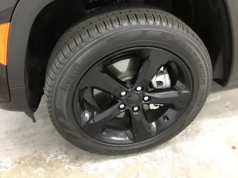 More photos of 2025 Jeep Grand Cherokee L Limited at Gregg Young Abrams Chrysler Dodge Jeep Ram, WI