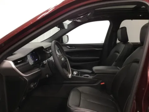 More photos of 2025 Jeep Grand Cherokee Limited at Gregg Young Abrams Chrysler Dodge Jeep Ram, WI