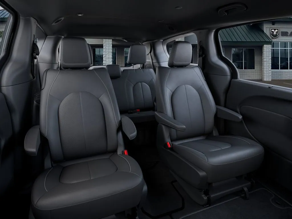 2026 Chrysler Voyager LX - Photo 15