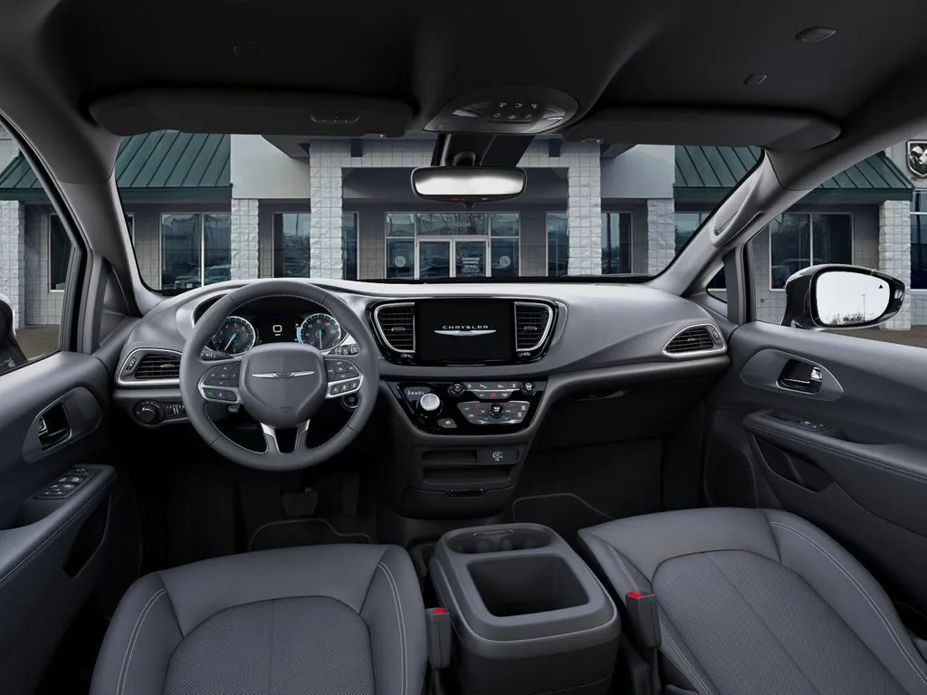 2026 Chrysler Voyager LX - Photo 14
