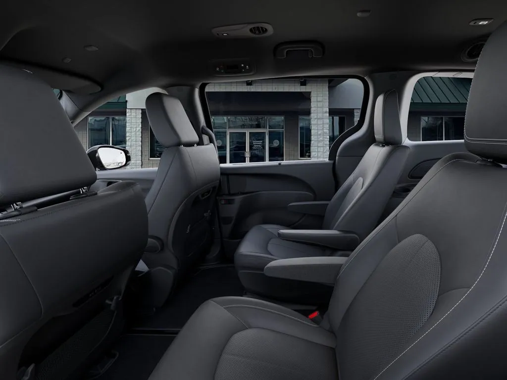 2026 Chrysler Voyager LX - Photo 23