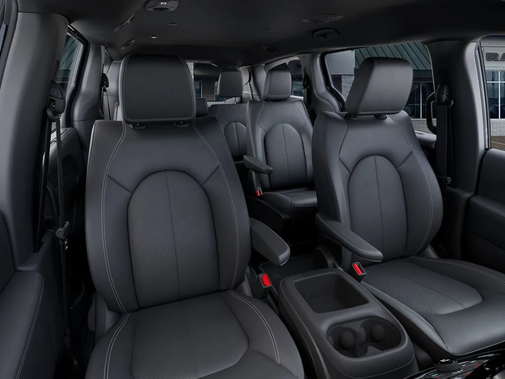 2026 Chrysler Voyager LX - Photo 16