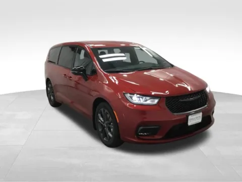 Photos of 2026 Chrysler Pacifica Select for sale in Abrams, WI at Gregg Young Abrams Chrysler Dodge Jeep Ram