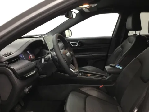 More photos of 2025 Jeep Compass Latitude at Gregg Young Abrams Chrysler Dodge Jeep Ram, WI